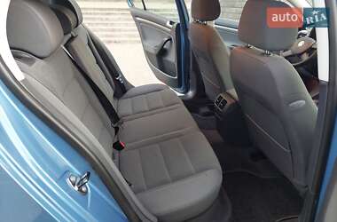 Хетчбек Volkswagen Golf 2004 в Одесі