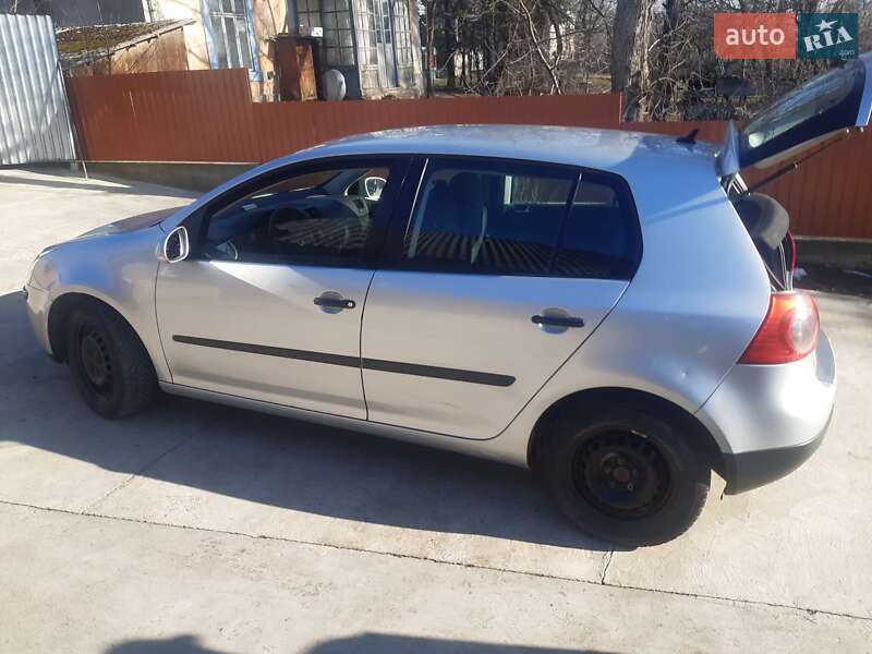 Универсал Volkswagen Golf 2003 в Городенке