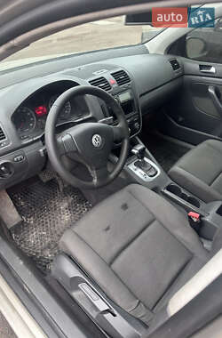 Хетчбек Volkswagen Golf 2004 в Коростені