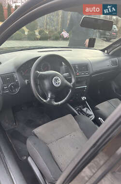 Хэтчбек Volkswagen Golf 1999 в 