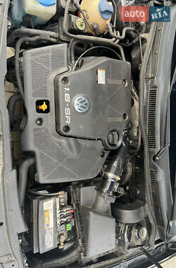Хэтчбек Volkswagen Golf 1999 в 