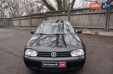 Хетчбек Volkswagen Golf 2001 в Києві