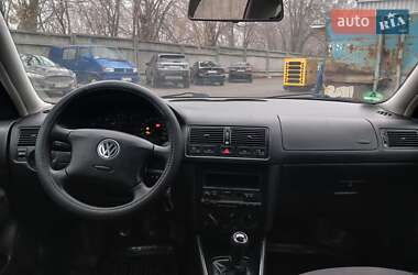 Хетчбек Volkswagen Golf 2001 в Києві