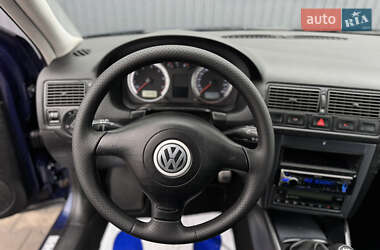 Хетчбек Volkswagen Golf 2003 в Луцьку