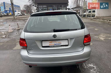 Універсал Volkswagen Golf 2010 в Сумах