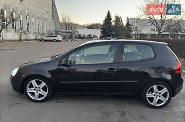 Хэтчбек Volkswagen Golf 2004 в Обухове