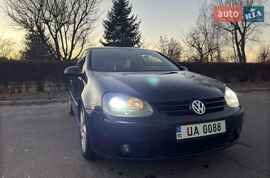 Хэтчбек Volkswagen Golf 2004 в Обухове