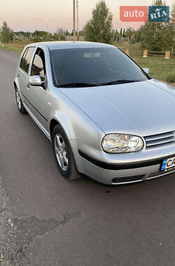 Хетчбек Volkswagen Golf 2002 в Черкасах