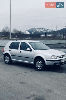 Хетчбек Volkswagen Golf 2002 в Мукачевому