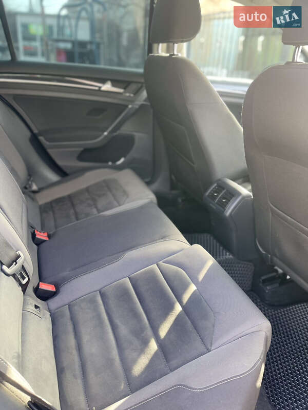 Универсал Volkswagen Golf 2019 в Ивано-Франковске