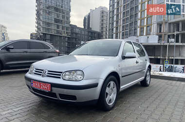 Хетчбек Volkswagen Golf 2003 в Львові