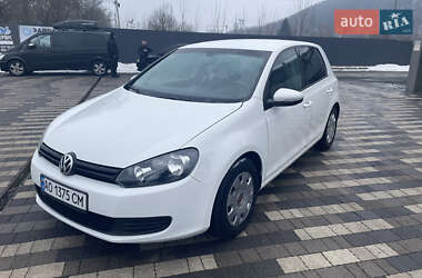 Хетчбек Volkswagen Golf 2012 в Сваляві