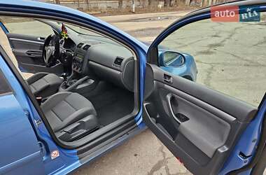 Хетчбек Volkswagen Golf 2004 в Харкові