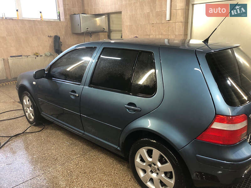 Хетчбек Volkswagen Golf 2003 в Золотоноші