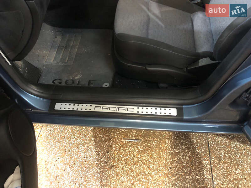 Хетчбек Volkswagen Golf 2003 в Золотоноші