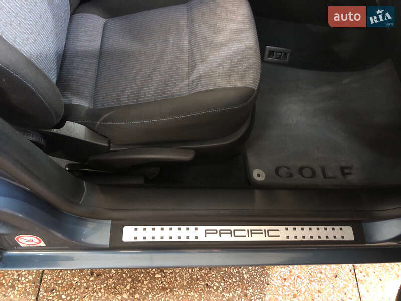 Хетчбек Volkswagen Golf 2003 в Золотоноші