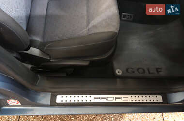 Хэтчбек Volkswagen Golf 2003 в 