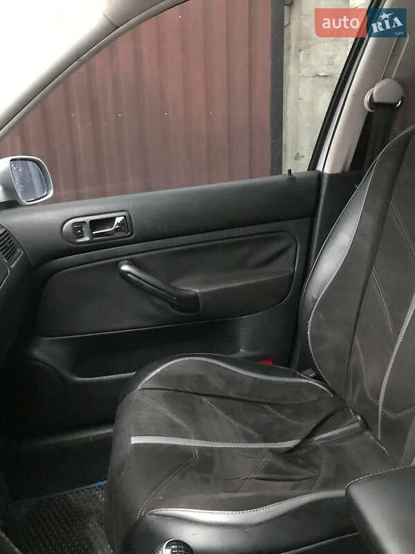 Хетчбек Volkswagen Golf 2000 в Мукачевому