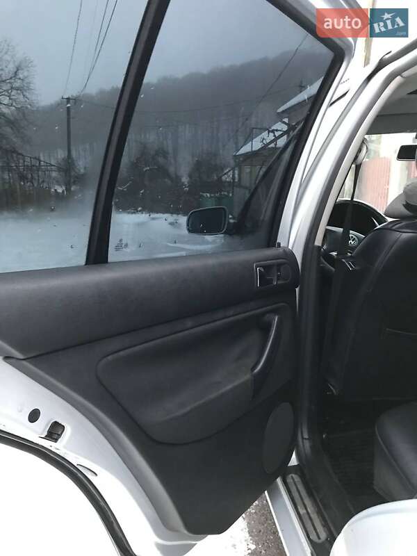 Хетчбек Volkswagen Golf 2000 в Мукачевому