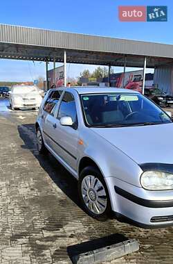 Хэтчбек Volkswagen Golf 1999 в Мостиске