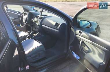 Хэтчбек Volkswagen Golf 2004 в 