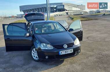 Хэтчбек Volkswagen Golf 2004 в 