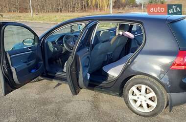Хэтчбек Volkswagen Golf 2004 в 