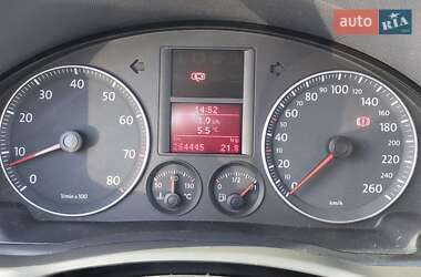 Хэтчбек Volkswagen Golf 2004 в 