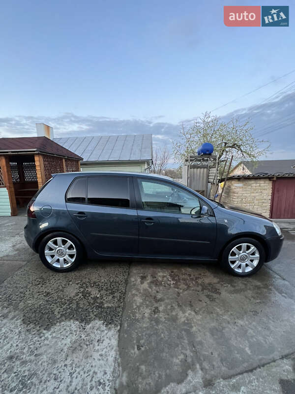 Хэтчбек Volkswagen Golf 2004 в Ровно