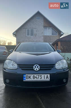 Хетчбек Volkswagen Golf 2004 в Рівному