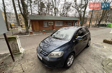 Хетчбек Volkswagen Golf 2005 в Вишгороді