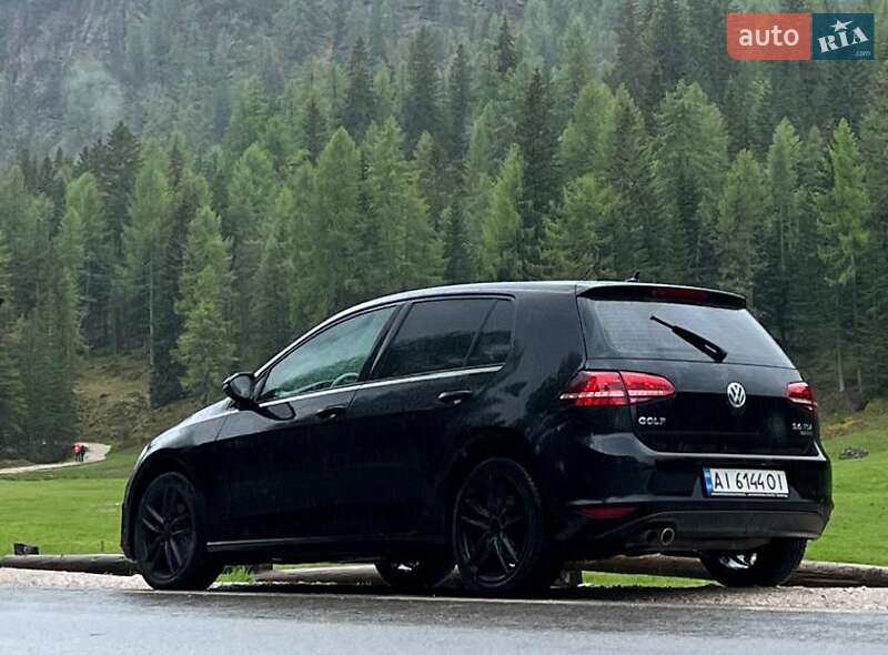 Хэтчбек Volkswagen Golf 2012 в 