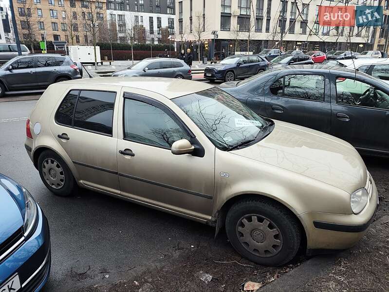 Хэтчбек Volkswagen Golf 2001 в Киеве