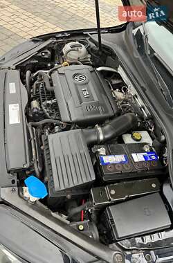 Хетчбек Volkswagen Golf 2016 в 
