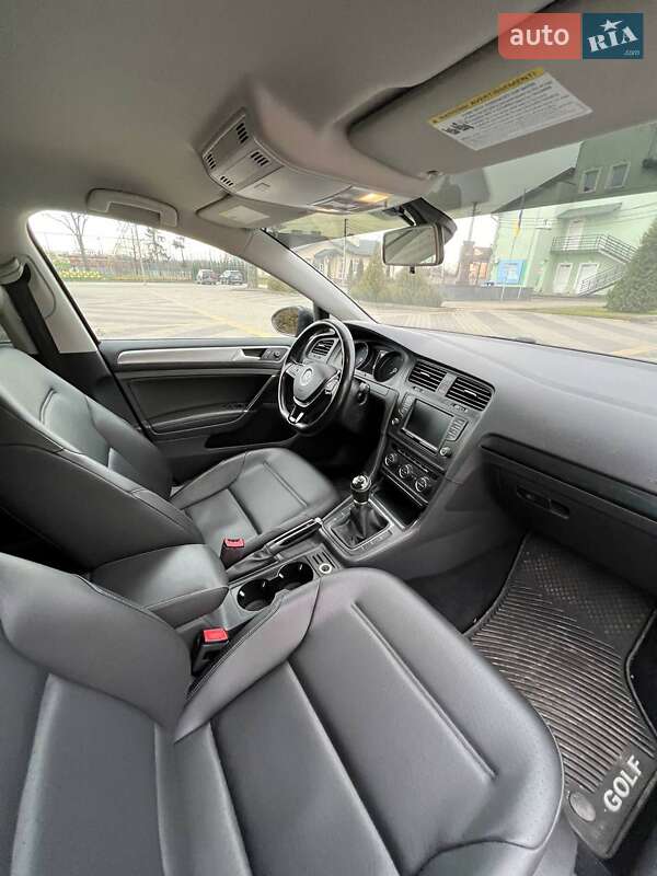 Хэтчбек Volkswagen Golf 2016 в Львове