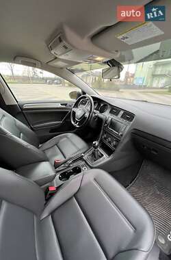Хетчбек Volkswagen Golf 2016 в 