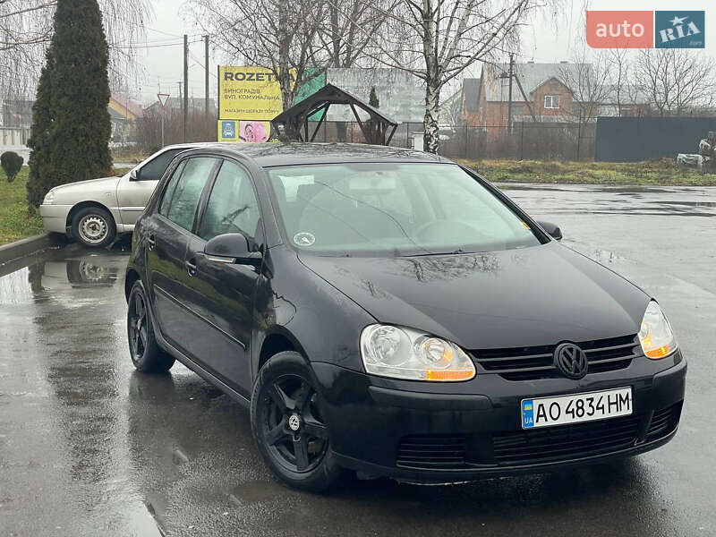 Хэтчбек Volkswagen Golf 2004 в Виноградове