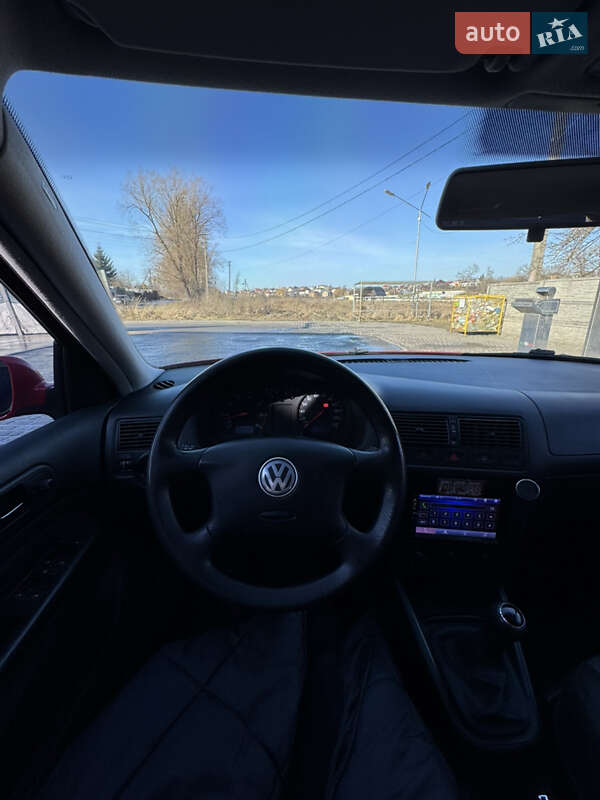 Універсал Volkswagen Golf 2004 в Жовкві