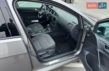 Хэтчбек Volkswagen Golf 2014 в 