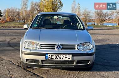 Хетчбек Volkswagen Golf 2001 в Запоріжжі