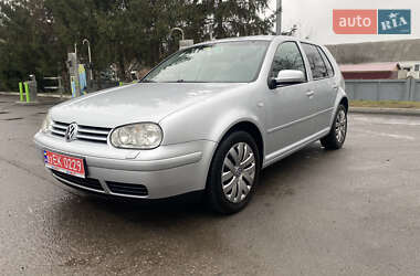 Хэтчбек Volkswagen Golf 2003 в Лубнах