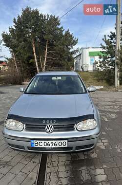 Хетчбек Volkswagen Golf 2001 в Львові