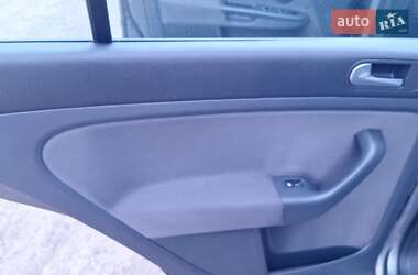 Хетчбек Volkswagen Golf 2006 в 