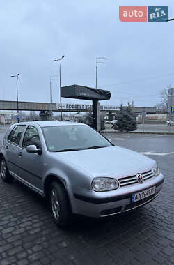 Хетчбек Volkswagen Golf 2001 в Києві