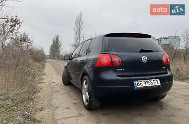 Хэтчбек Volkswagen Golf 2004 в Снигиревке