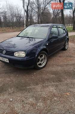 Хэтчбек Volkswagen Golf 2002 в Светловодске