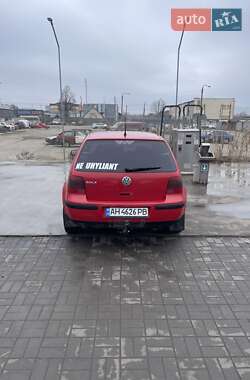 Хэтчбек Volkswagen Golf 2001 в 