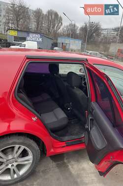 Хэтчбек Volkswagen Golf 2001 в 