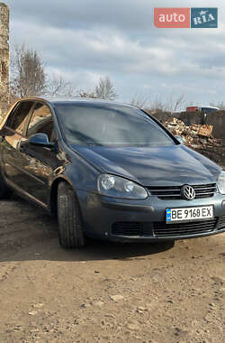 Хэтчбек Volkswagen Golf 2004 в Снигиревке