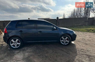 Хэтчбек Volkswagen Golf 2004 в Снигиревке